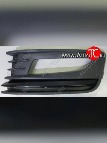 Левая решетка переднего бампера (с отверстием под ПТФ, пр-во Китай) BODYPARTS  Volkswagen Polo Mk5 6R,6C,61 седан рестайлинг (2015-2020)