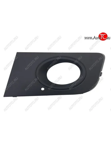 Левая решетка переднего бампера (с отверстием под ПТФ, пр-во Италия) LOMAPLAST Volkswagen Amarok дорестайлинг (2009-2016)