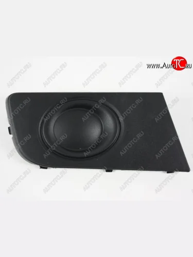 Правая решетка переднего бампера (пр-во Тайвань) LOMAPLAST Volkswagen Amarok дорестайлинг (2009-2016)