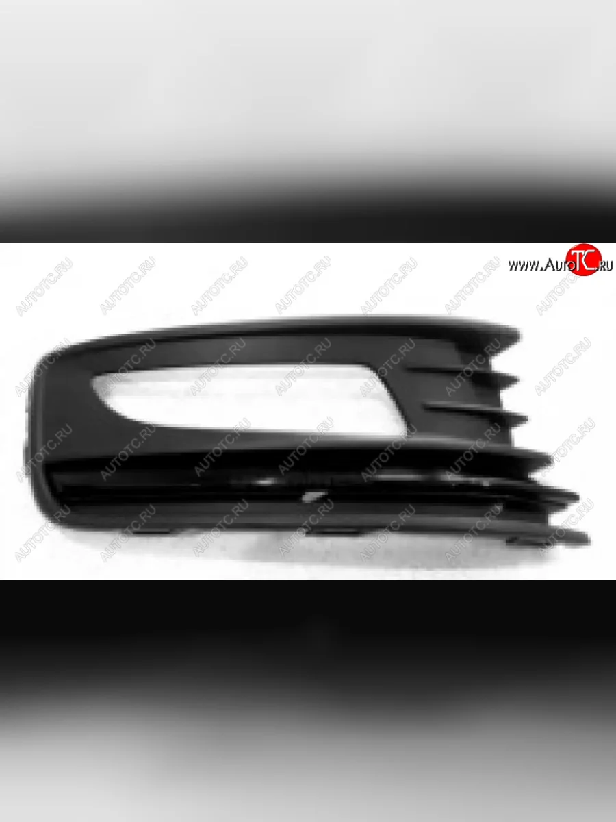 Левая вставка переднего бампера (с отверстием под ПТФ, пр-во Тайвань) BodyParts Volkswagen Polo Mk5 6R,6C,61 седан рестайлинг (2015-2020) (молдинг черный)  в Перми Пермском крае