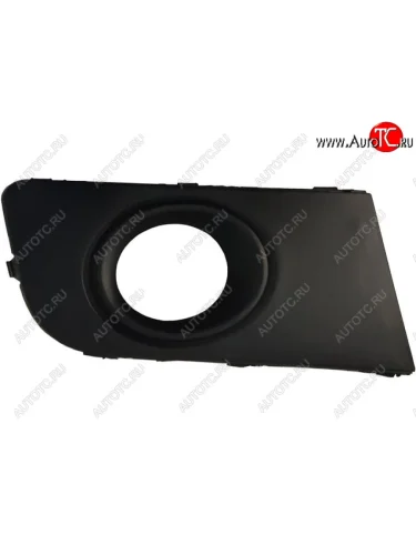 Правая решетка переднего бампера (с отверстием под ПТФ, пр-во Тайвань) LOMAPLAST Volkswagen Amarok дорестайлинг (2009-2016)