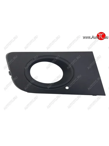 Правая решетка переднего бампера (с отверстием под ПТФ, пр-во Тайвань) LOMAPLAST Volkswagen Amarok дорестайлинг (2009-2016)