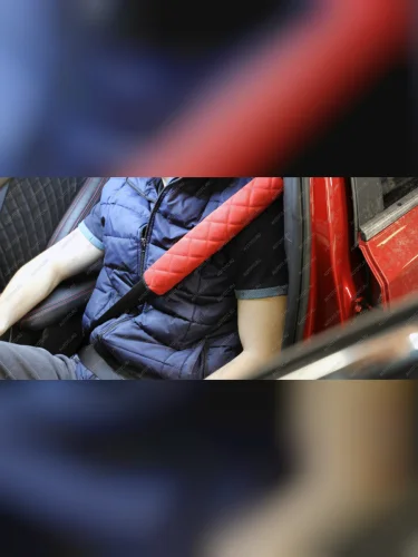 Накладка на ремень безопасности (комплект алькантара) Автопилот Toyota Caldina T210 дорестайлинг универсал (1997-1999) (красный)