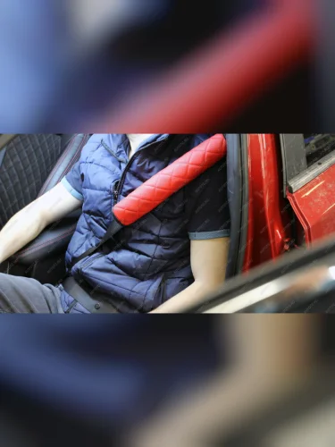 Накладка на ремень безопасности (комплект экокожа) Автопилот Toyota Caldina T210 дорестайлинг универсал (1997-1999) (красный)