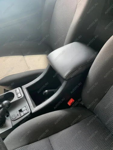 Подлокотники в салон (Люкс Классика гладкий консоль экокожа) Автопилот (черный) Лада ВАЗ нива 4х4  2121 (Legend) (2021-2025) 3 дв. 2-ой рестайлинг