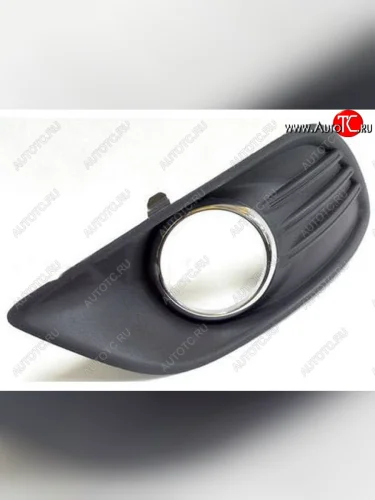 Левая вставка переднего бампера (с отверстием под ПТФ, пр-во Тайвань) API (молдинг хром) Ford Focus 2 седан рестайлинг (2007-2011)