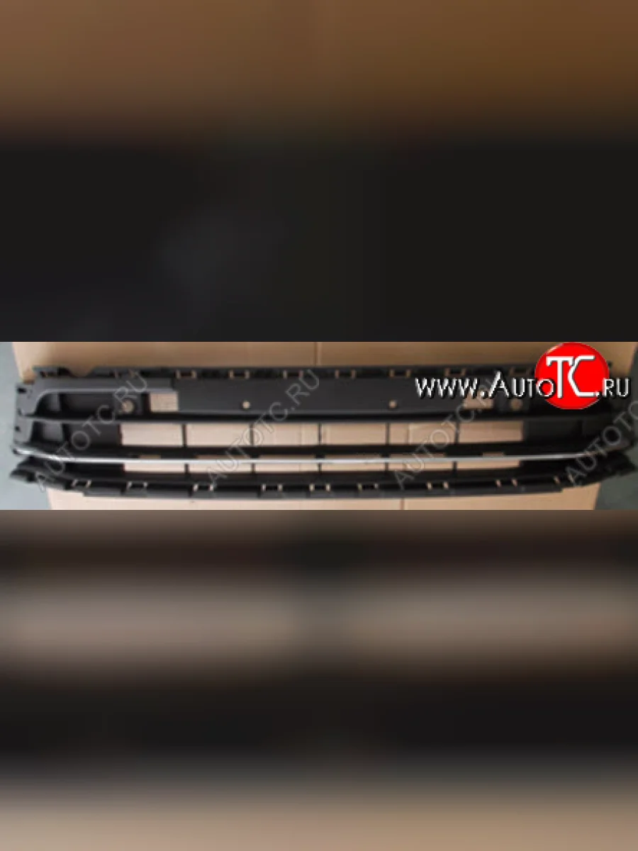 Центральная решетка переднего бампера BodyParts Volkswagen Jetta A6 седан рестайлинг (2015-2018) (молдинг хром)  в Керчи Республика Крым