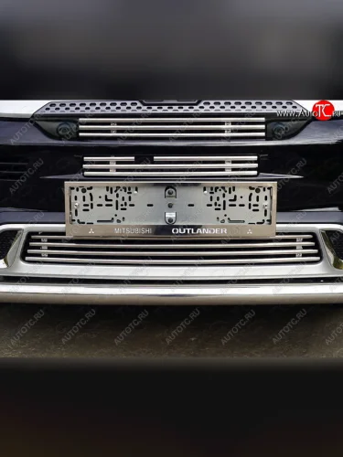 Верхняя декоративная вставка решетки радиатора (с камерой и парктроником) ТСС Тюнинг (d 12 мм) Mitsubishi Outlander  GF (2018-2022) 3-ий рестайлинг
