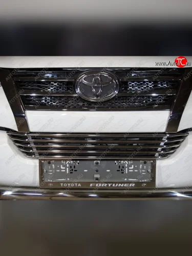 Нижняя декоративная вставка в бампер ТСС Тюнинг (d 12 мм) Toyota Fortuner AN160 дорестайлинг (2015-2020)