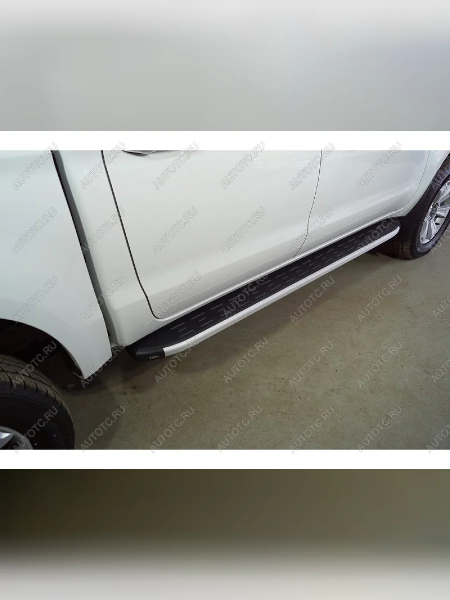 Пороги алюминиевые с пластиковой накладкой (2-х мест) ТСС Тюнинг Sollers ST6 пикап (2023-2025) (черные)  в Керчи Республика Крым