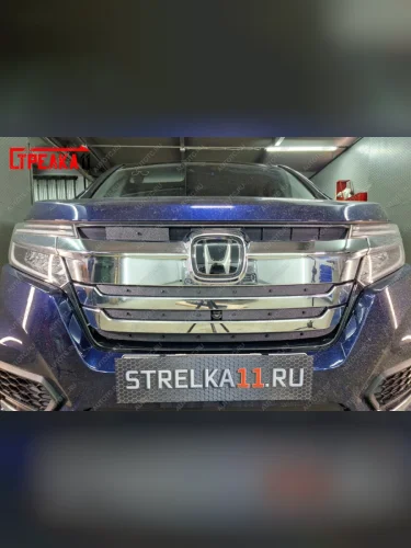 Зимняя защита на стяжке (верх 5 частей) Стрелка11 (черная) Honda Stepwgn Spada RP рестайлинг (2017-2021)