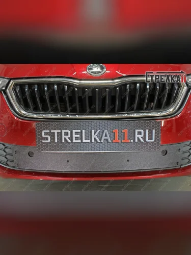 Зимняя защита на стяжке (низ с парктроником) Стрелка11 (черная) Skoda Rapid MK2 хэтчбэк 5 дв. рестайлинг (2019-2024)