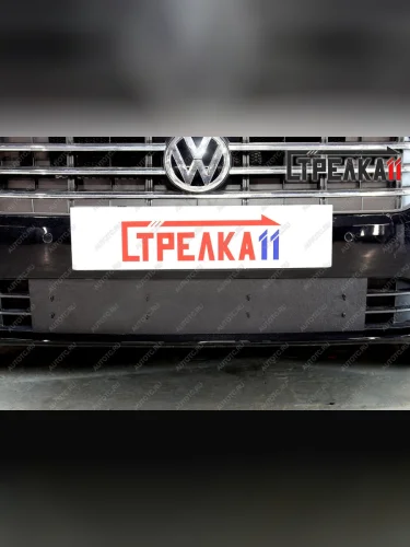 Зимняя защита на стяжке Стрелка11 (черная) Volkswagen Jetta A7 седан дорестайлинг (2018-2022)