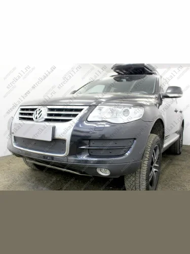 Зимняя защита на стяжке (боковая 4 части) Стрелка11 (черная) Volkswagen Touareg 1 GP рестайлинг (2006-2010)