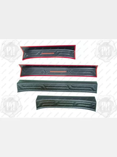 Накладки на внутренние пороги дверей Русская Артель (шагрень) Geely Monjaro (2022-2025)