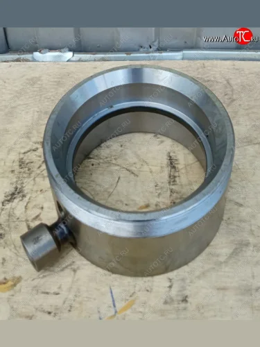 Крышка подшипника (обойма, гнездо) SD16 левая SHANTUI 16y-16-06000