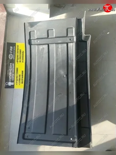 Брызговик задний пластиковый кабины (черный) J6 3310 E5 рестайл левый FAW 5103361-72cb