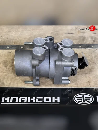 Кран тормозной главный подпедальный SHAANXI F3000  DZ9100360080 81.52130.6239 VALMO VALMO dz9100360080