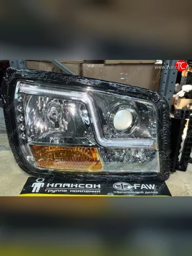 Фара правая SHACMAN X3000 VALMO VALMO dz96189722020