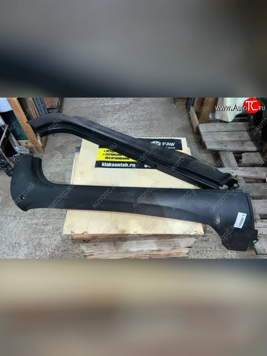 Обтекатель стойки лобового стекла (R,наружный) SHAANXI, X3000 DZ14251970020 SHACMAN dz14251970020  в Самаре Самарской области