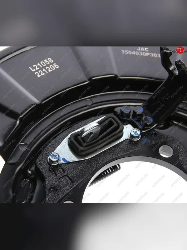 Щит тормоза JAC T6 задний левый (с колодками) OE JAC 3504030p3031