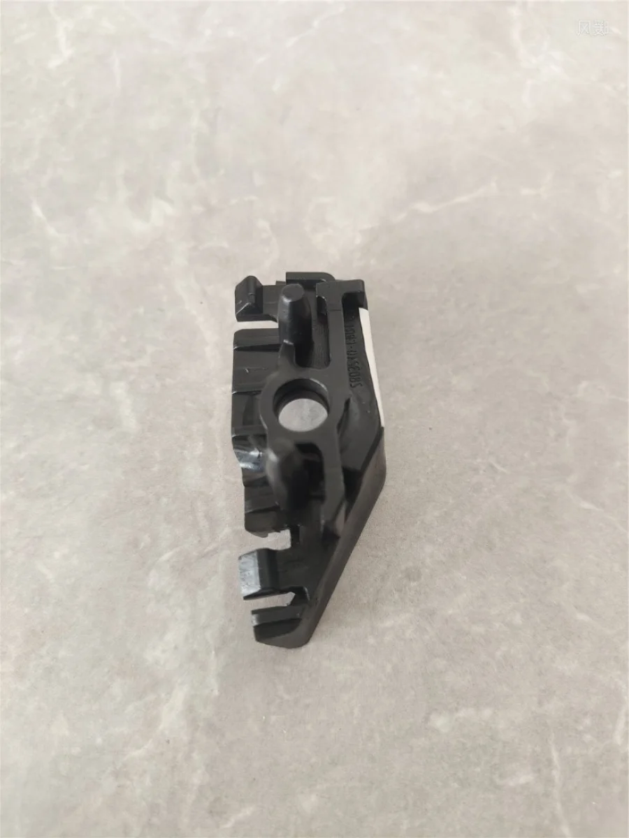 Клипса бампера CHANGAN UNI-K FRLHU (верх) DAR klb2410045  в Воронеже Воронежской области