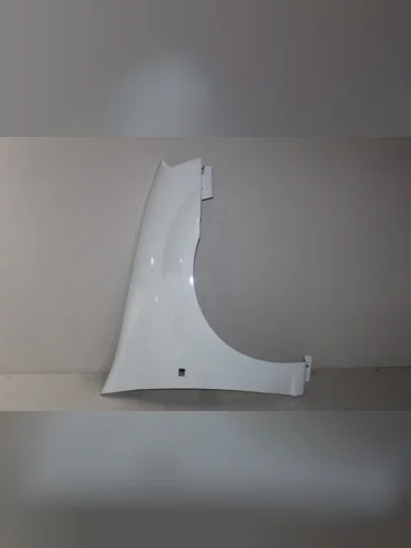 Крыло переднее правое (окрашенное) DAR (Blanc glacier 369 (Белый лед)) Renault Logan 1 дорестайлинг (2004-2010)