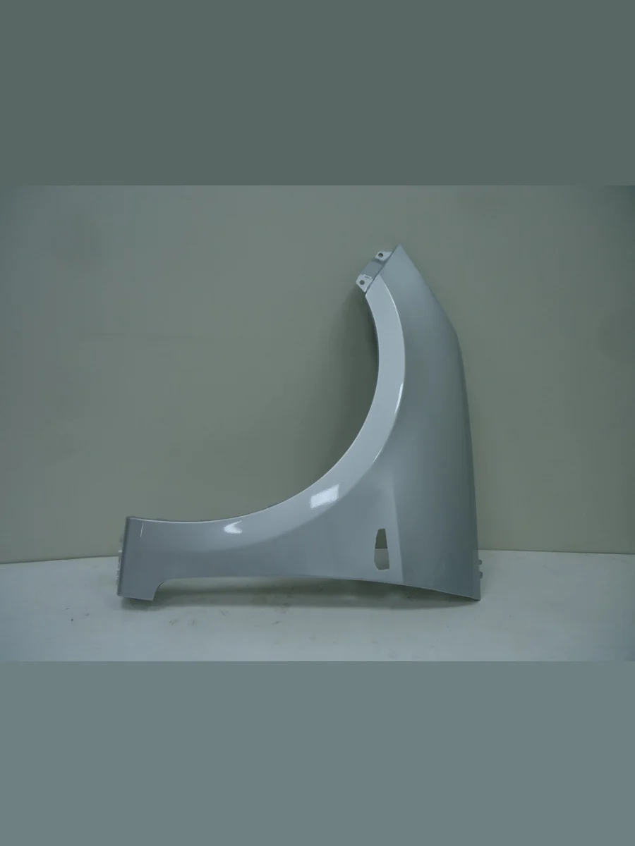 Крыло переднее левое DAR (окрашенное) Hyundai Solaris RBr хэтчбэк дорестайлинг (2010-2014) (Серебристый металлик (Sleek silver Silver RHM))  в Перми Пермском крае