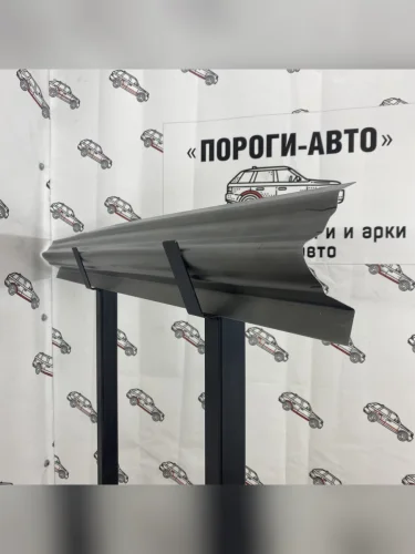 Порог пассажирской двери Mitsubishi Delica 4 поколение