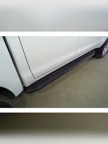 Пороги алюминиевые с пластиковой накладкой (карбон черные)  2120 мм Foton Tunland V9 2.0 Diesel АКПП 4WD 2024