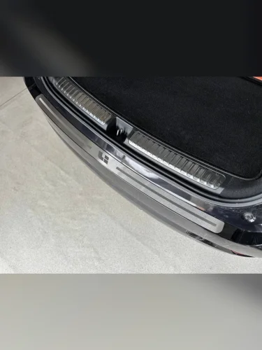 Накладка на задний бампер широкая (лист шлифованный надпись Li) Lixiang L9 2025