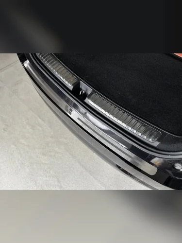 Накладка на задний бампер узкая (лист шлифованный надпись Li) Lixiang L9 2025