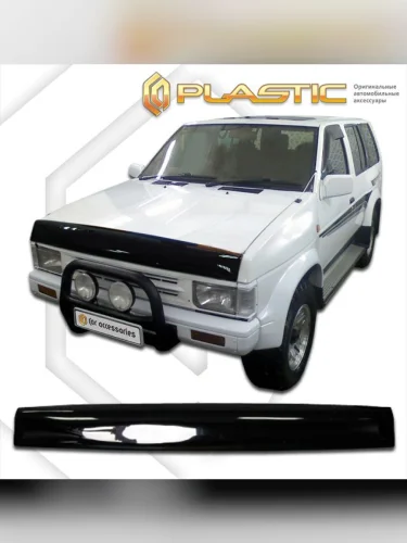 Дефлектор капота Classic черный Nissan Terrano  1990-1995