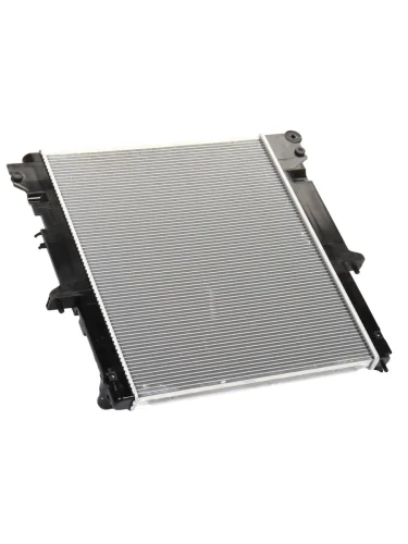 Радиатор MITSUBISHI L200 (05-) системы охлаждения SAKURA